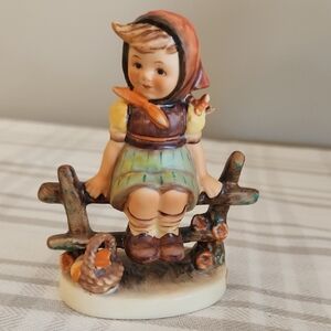 Charming Goebel Hummel Figurine JUST RESTING